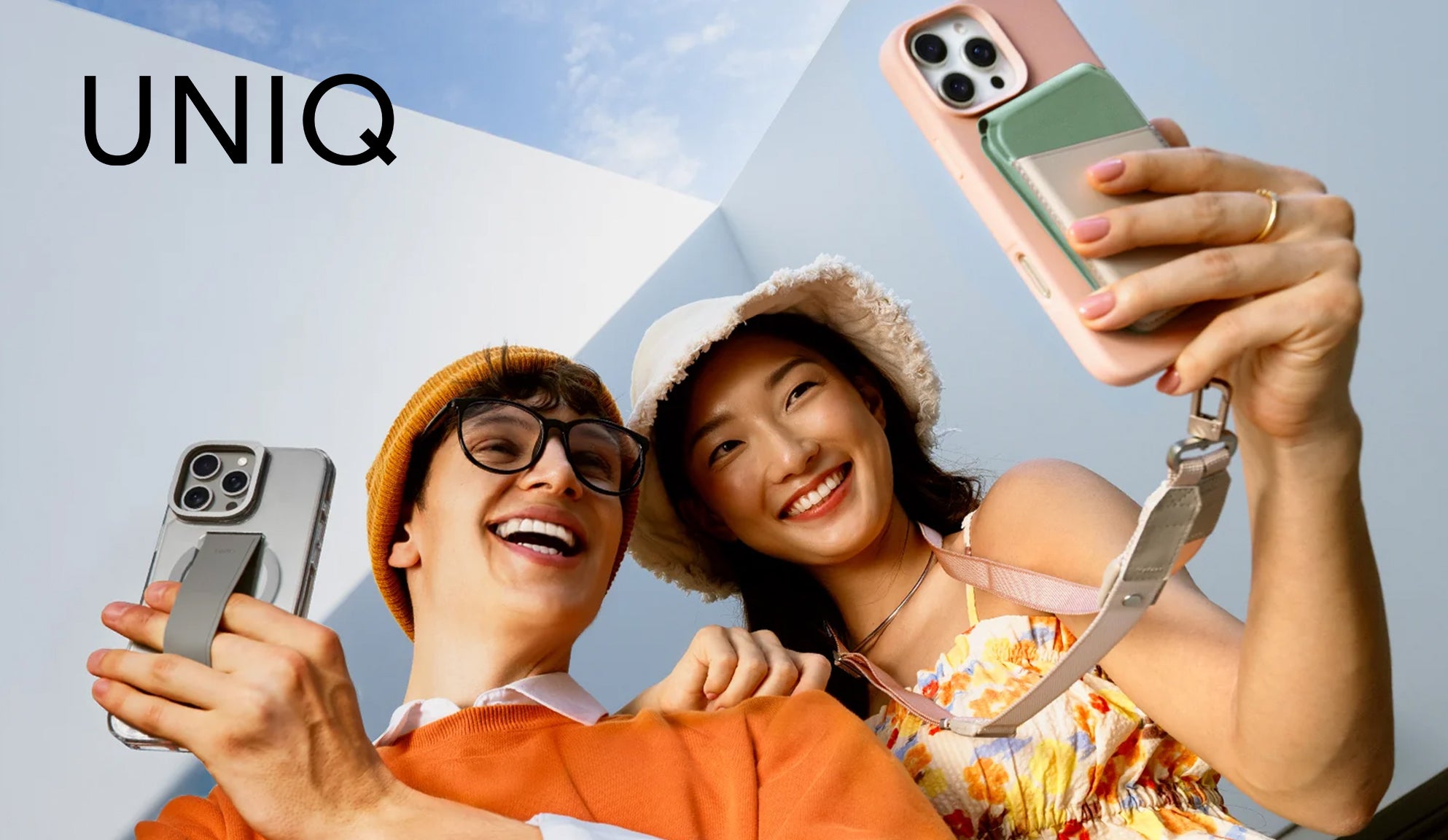 UNIQのスマートフォンアクセサリー使用イメージ
